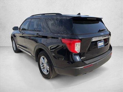 Used 2023 Ford Explorer XLT RWD image 3