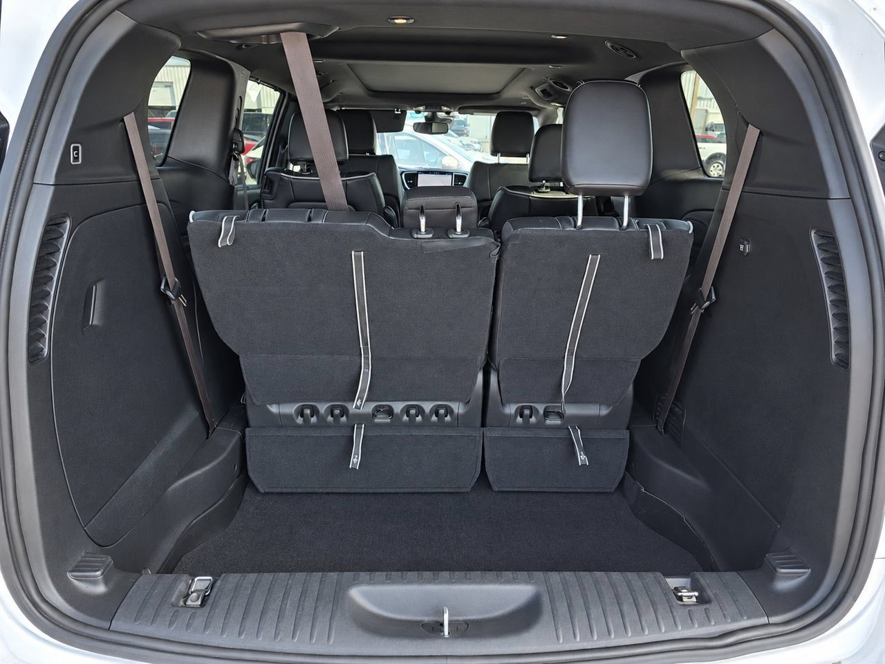 Used 2025 Chrysler Pacifica Limited FWD image 30