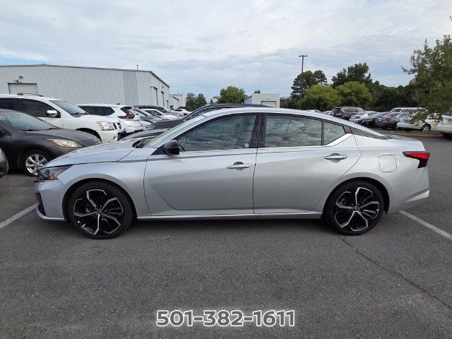Used 2025 Nissan Altima 2.5 SR FWD image 2