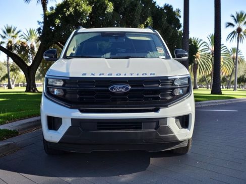 Used 2025 Ford Expedition Max Active AWD/4WD image 3