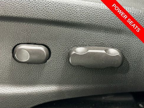 Used 2018 Chevrolet Trax LT w/ LT Convenience Package AWD/4WD image 31