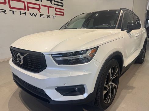 Used 2020 Volvo XC40 T5 R-Design AWD/4WD image 2