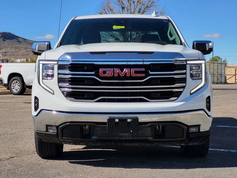 Used 2024 GMC Sierra 1500 SLT image 3