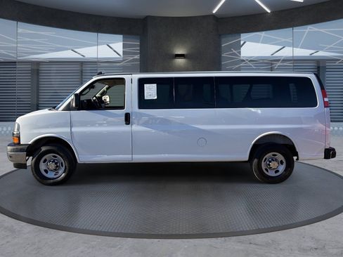 Certified 2025 Chevrolet Express 3500 LT w/ LT Preferred Equipment Group RWD image 3