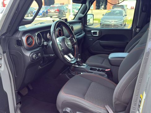 Used 2023 Jeep Gladiator Mojave w/ Cold Weather Group AWD/4WD image 5
