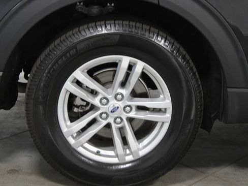 Used 2023 Ford Explorer XLT AWD/4WD image 13