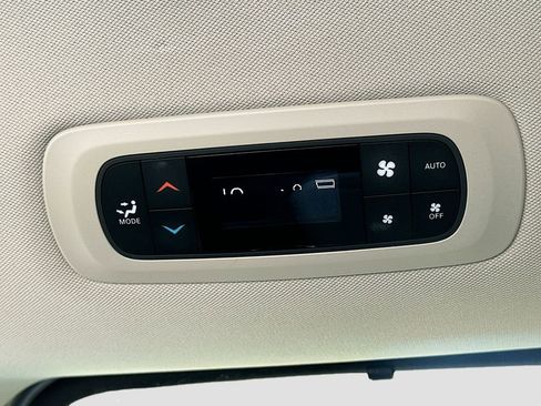Used 2017 Chrysler Pacifica Touring-L Plus w/ Advanced Safetytec Group FWD image 25