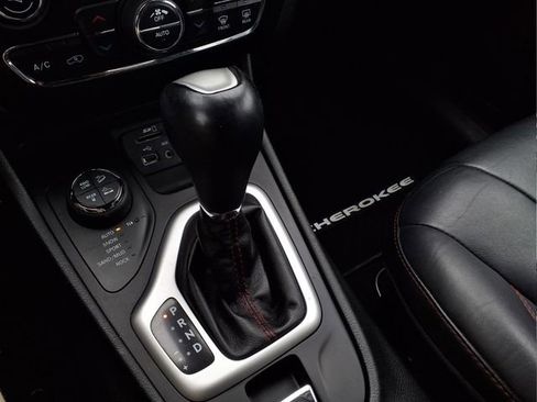 Used 2015 Jeep Cherokee Trailhawk w/ Comfort/Convenience Group image 20