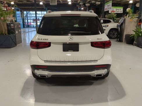 Certified 2021 Mercedes-Benz GLB 250 4MATIC image 9