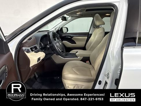 Used 2022 Toyota Highlander Platinum AWD/4WD image 5