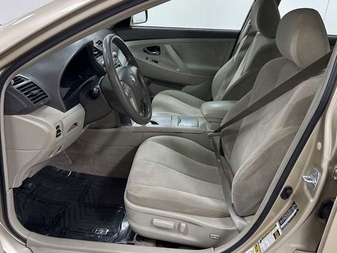 Used 2011 Toyota Camry LE image 13