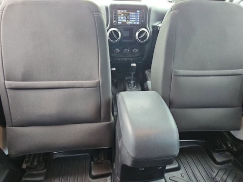 Used 2014 Jeep Wrangler Rubicon w/ Connectivity Group AWD/4WD image 15
