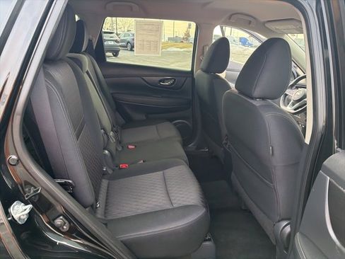 Used 2017 Nissan Rogue SV image 34