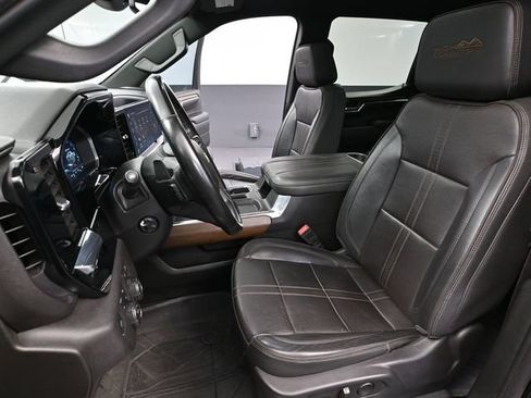 Used 2023 Chevrolet Silverado 1500 High Country w/ High Country Premium Package AWD/4WD image 31