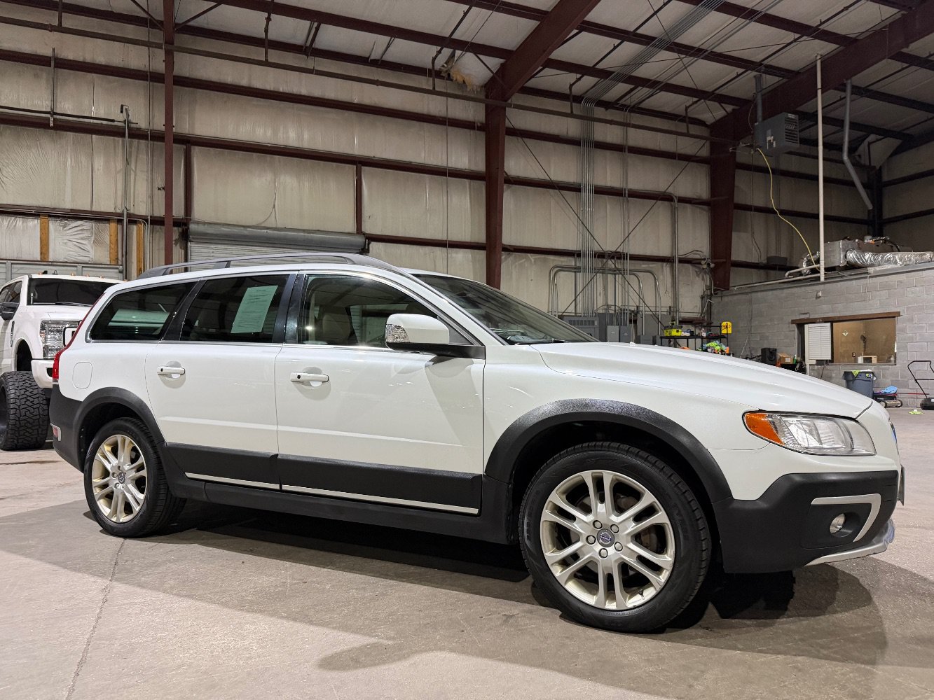 Used 2016 Volvo XC70 T5 Premier w/ Proximity Package AWD/4WD image 3