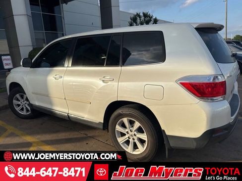 Used 2012 Toyota Highlander SE w/ Tow Pkg image 5
