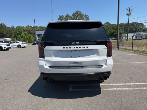 Used 2025 Chevrolet Suburban Z71 AWD/4WD image 12