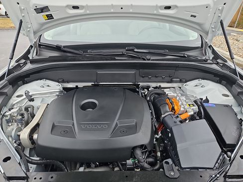 Used 2025 Volvo XC60 T8 Plus w/ Protection Package Premier image 36