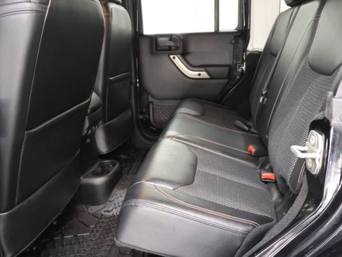 Used 2016 Jeep Wrangler Unlimited Sahara AWD/4WD image 8