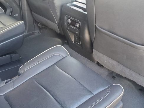 Used 2023 Chevrolet Suburban Premier image 11