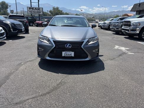Used 2017 Lexus ES 300h w/ Navigation System Package FWD image 2