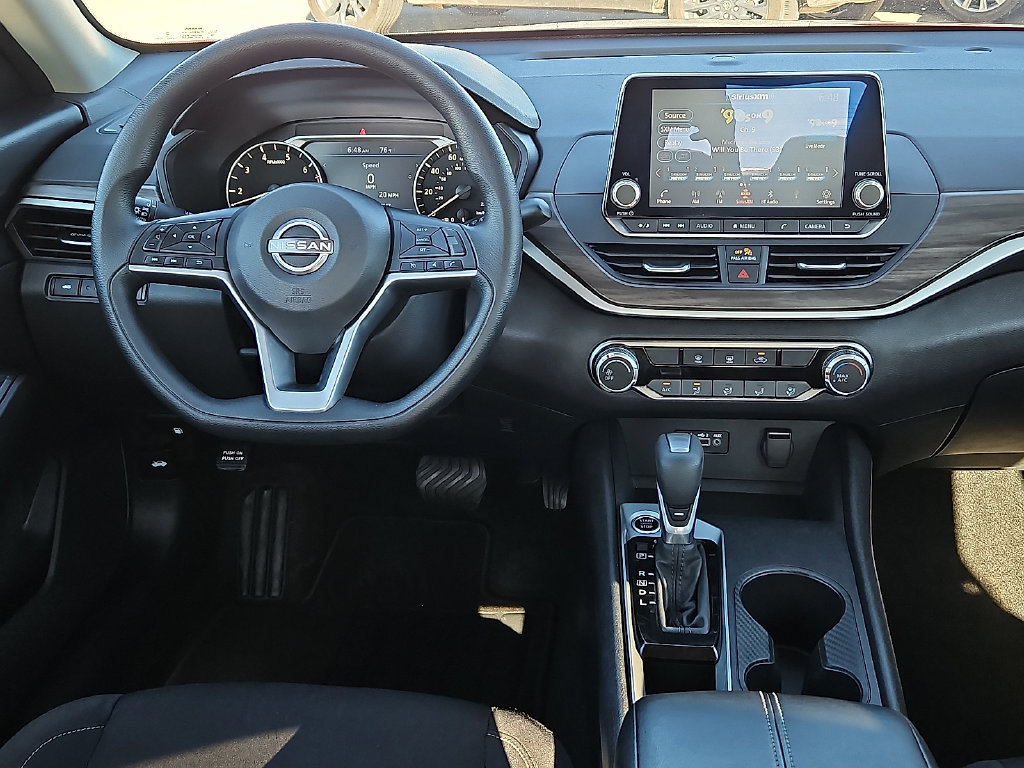 Used 2025 Nissan Altima 2.5 SV FWD image 17