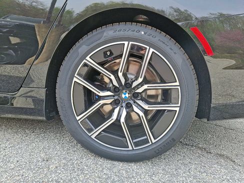 New 2025 BMW i7 eDrive50 w/ M Sport Package image 5