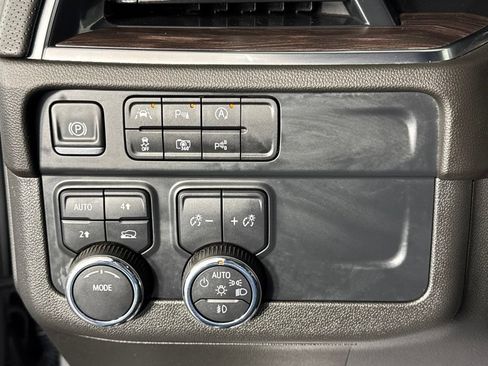 Certified 2025 Chevrolet Suburban Premier AWD/4WD image 15