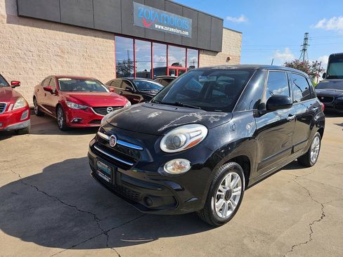 Used 2017 FIAT 500L Lounge w/ Premium Package FWD image 2
