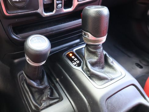 Used 2021 Jeep Wrangler Unlimited Sport AWD/4WD image 22