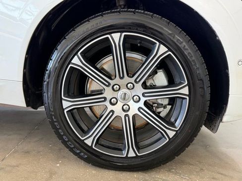 Used 2018 Volvo XC60 T8 Inscription w/ Vision Package image 10