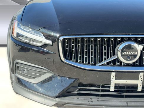 Certified 2025 Volvo V60 B5 Cross Country Plus image 10