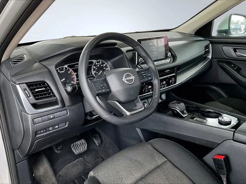 Used 2025 Nissan Rogue SV image 14