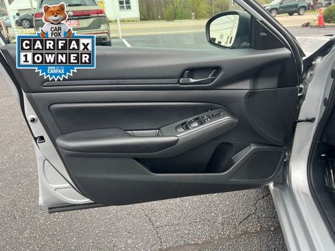Used 2024 Nissan Altima 2.5 SV FWD image 13
