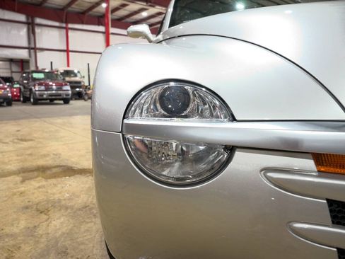 Used 2004 Chevrolet SSR w/ Preferred Equipment Group RWD image 27
