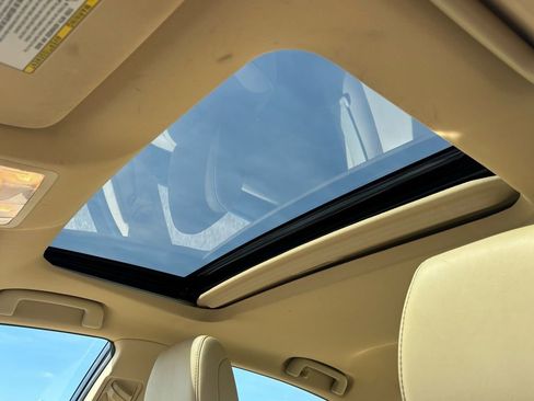 Used 2017 Toyota Avalon Limited image 7