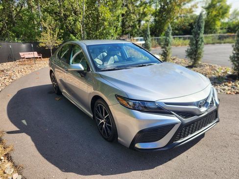 Used 2024 Toyota Camry SE image 7