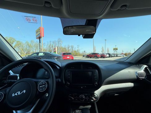 Used 2025 Kia Soul LX w/ LX Technology Package image 17