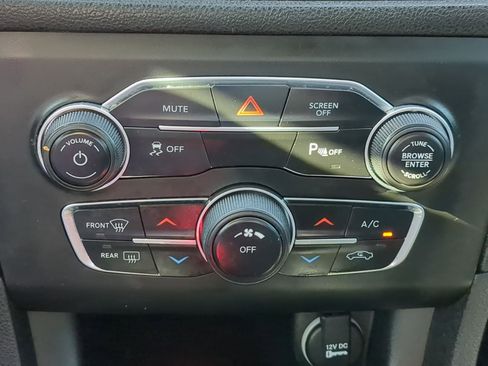 Used 2019 Dodge Charger SXT w/ Blacktop Package image 25