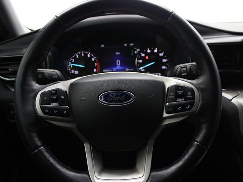 Used 2022 Ford Explorer XLT w/ Equipment Group 202A AWD/4WD image 30