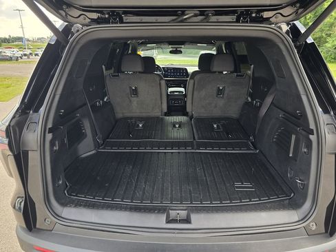 Used 2025 Chevrolet Traverse LT FWD image 26