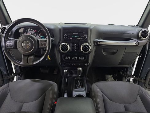 Used 2017 Jeep Wrangler Unlimited Sahara w/ Connectivity Group AWD/4WD image 10
