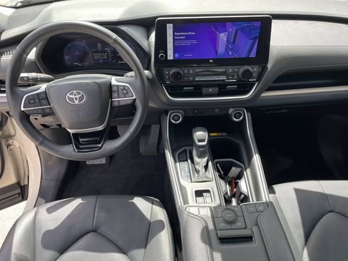 Certified 2024 Toyota Grand Highlander AWD image 15