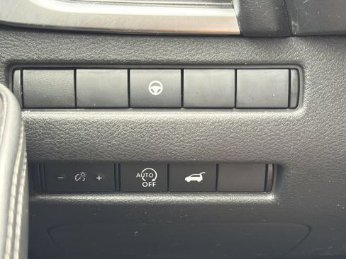 Used 2024 Nissan Rogue SV w/ SV Premium Package FWD image 18