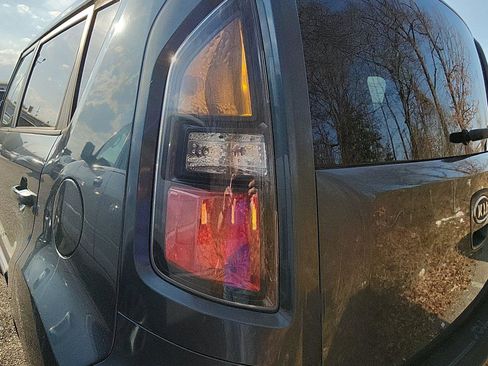 Used 2011 Kia Soul + w/ Audio Pkg image 10