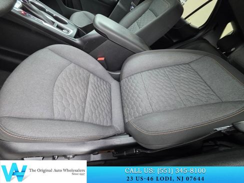 Used 2018 Chevrolet Equinox LT FWD image 15