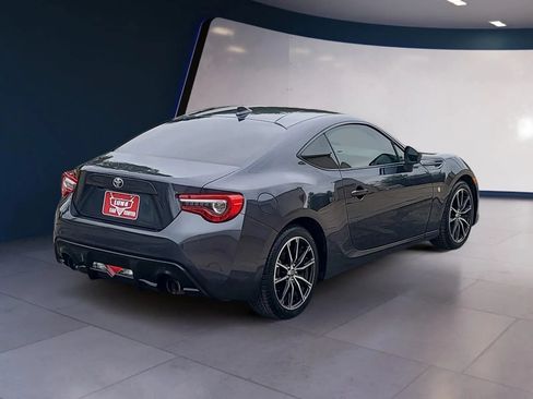 Used 2017 Toyota 86 RWD image 5