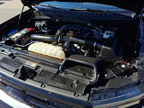 Certified 2025 Ford Expedition Platinum image 32