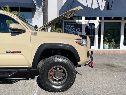 Used 2020 Toyota Tacoma TRD Off-Road w/ Technology Package image 24