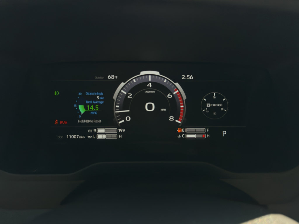 Used 2025 Toyota Tundra Limited AWD/4WD image 24